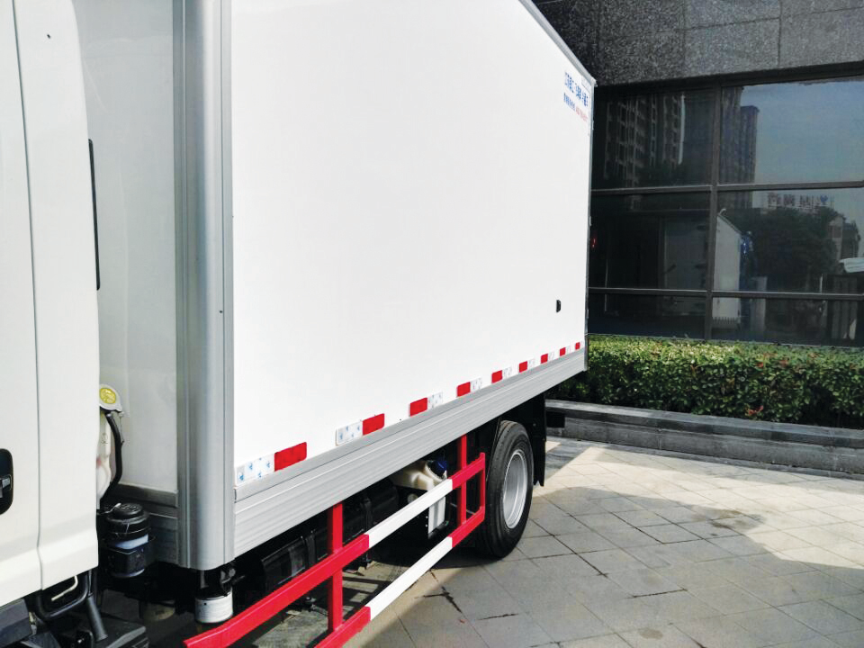 冷藏車(chē)熱壓制版機(jī)展示圖.png